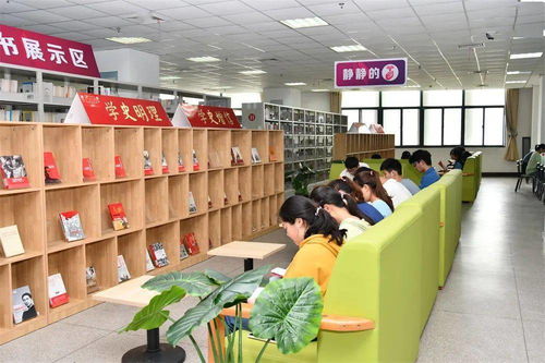 南通大學(xué)將 信仰大課堂 搬進(jìn)田間地頭 印記初心 大眾篆刻作品展 在江蘇大學(xué)展出 一周校園動(dòng)態(tài) 11.1 11.5